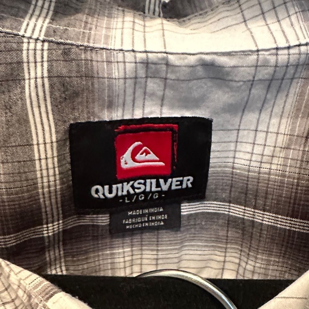 Quiksilver Two Men’s Plaid Button Down Shirts Black/Gray and Blue/White L - Picture 3 of 6